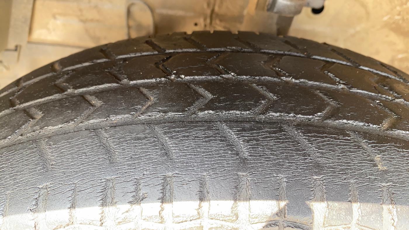 2013 Maruti Swift Dzire VXI, Petrol, Manual, 96,971 km, Left Front Tyre Tread