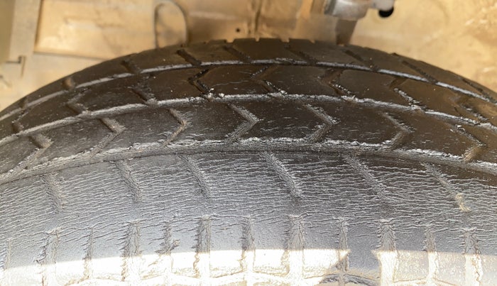2013 Maruti Swift Dzire VXI, Petrol, Manual, 96,971 km, Left Front Tyre Tread