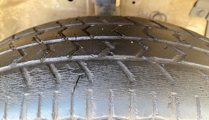2013 Maruti Swift Dzire VXI, Petrol, Manual, 96,971 km, Right Front Tyre Tread