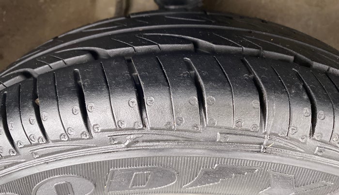 2014 Maruti Alto 800 LXI, Petrol, Manual, 81,363 km, Right Front Tyre Tread