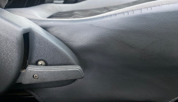 2014 Maruti Alto 800 LXI, Petrol, Manual, 81,363 km, Driver Side Adjustment Panel