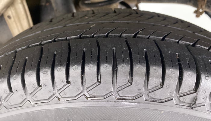 2014 Maruti Alto 800 LXI, Petrol, Manual, 81,363 km, Left Rear Tyre Tread