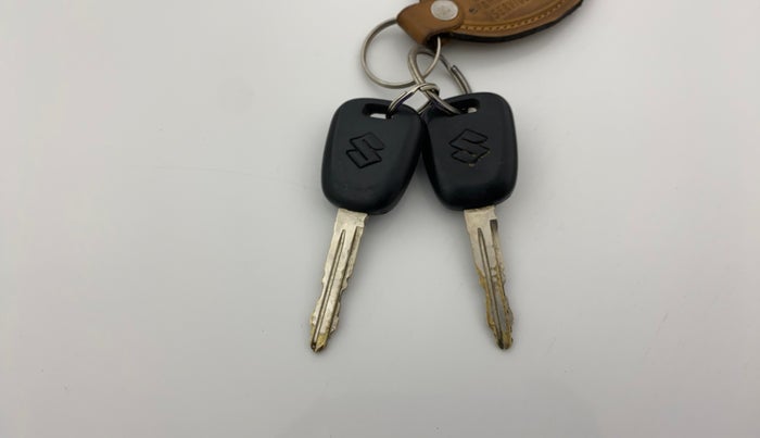 2017 Maruti Alto 800 LXI, Petrol, Manual, 52,642 km, Key Close Up