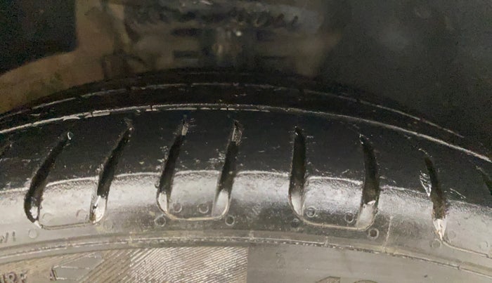 2021 Volkswagen Vento HIGHLINE PLUS 1.0L TSI AT, Petrol, Automatic, 77,947 km, Right Front Tyre Tread