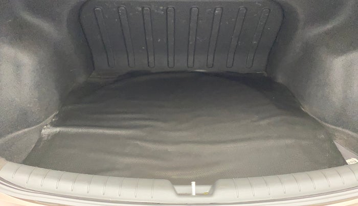 2018 Hyundai Verna 1.6 VTVT SX, Petrol, Manual, 74,563 km, Boot Inside