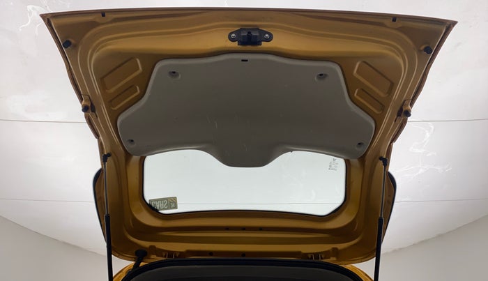2021 Renault TRIBER RXT, Petrol, Manual, 35,613 km, Boot Door Open