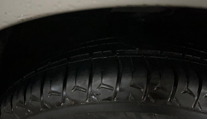 2017 Hyundai Grand i10 SPORTZ 1.2 KAPPA VTVT, Petrol, Manual, 28,138 km, Right Front Tyre Tread