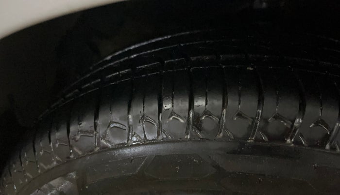 2017 Hyundai Grand i10 SPORTZ 1.2 KAPPA VTVT, Petrol, Manual, 28,138 km, Left Front Tyre Tread