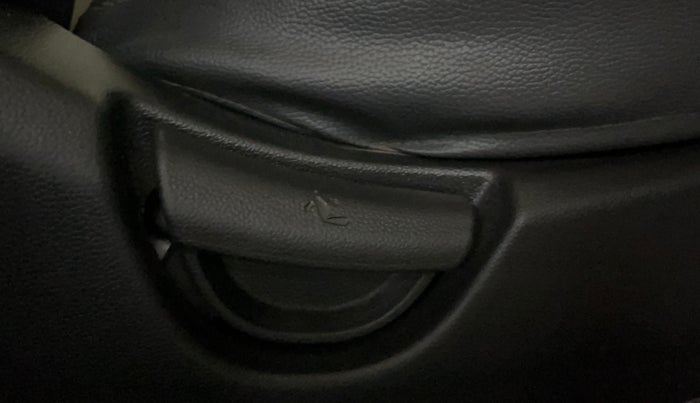 2017 Hyundai Grand i10 SPORTZ 1.2 KAPPA VTVT, Petrol, Manual, 28,138 km, Driver Side Adjustment Panel