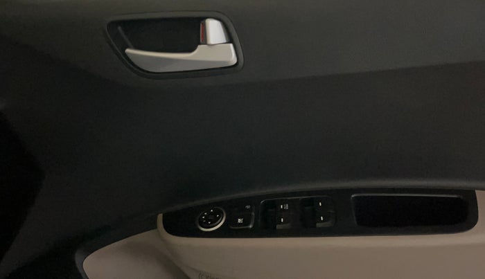 2017 Hyundai Grand i10 SPORTZ 1.2 KAPPA VTVT, Petrol, Manual, 28,138 km, Driver Side Door Panels Control