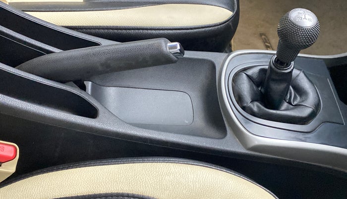 2017 Honda City V MT PETROL, Petrol, Manual, 13,242 km, Gear Lever