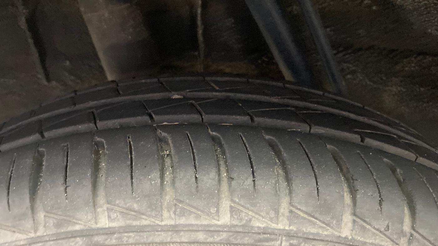 2022 Renault Kwid CLIMBER 1.0 AMT, Petrol, Automatic, 16,142 km, Right Rear Tyre Tread