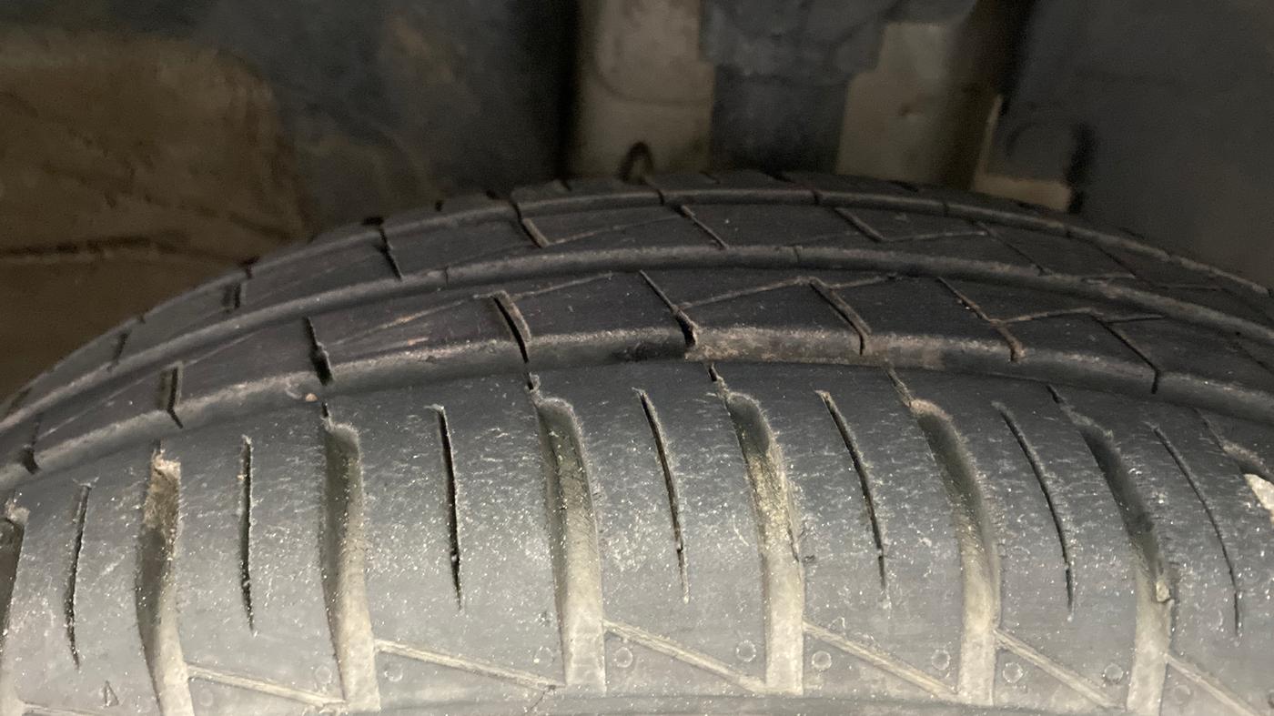 2022 Renault Kwid CLIMBER 1.0 AMT, Petrol, Automatic, 16,142 km, Right Front Tyre Tread