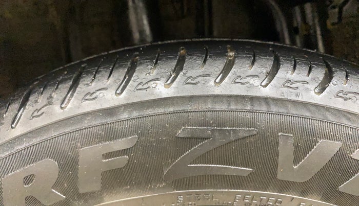 2021 Renault TRIBER RXZ AMT, Petrol, Automatic, 52,213 km, Right Rear Tyre Tread