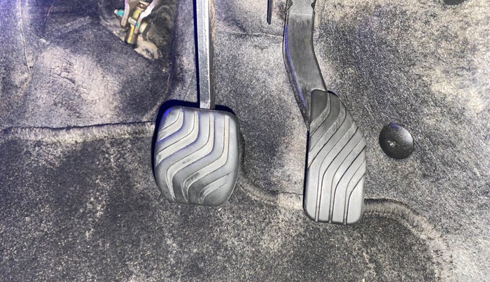 2021 Renault TRIBER RXZ AMT, Petrol, Automatic, 52,213 km, Pedals