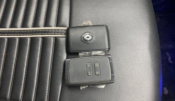 2021 Renault TRIBER RXZ AMT, Petrol, Automatic, 52,213 km, Key Close Up