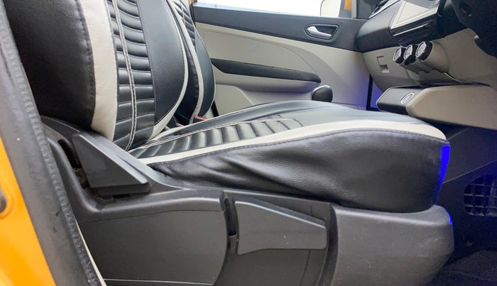 2021 Renault TRIBER RXZ AMT, Petrol, Automatic, 52,213 km, Driver Side Adjustment Panel