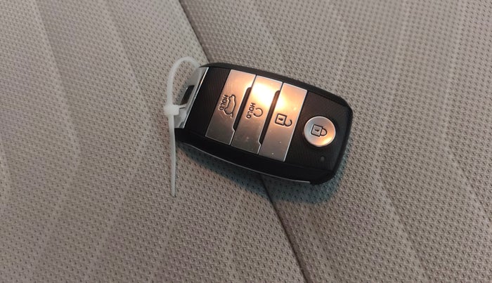 2022 KIA SONET HTX ANNIVERSARY EDITION 1.0 DCT, Petrol, Automatic, 16,781 km, Key Close Up