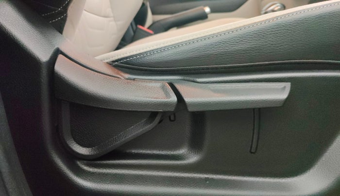 2022 KIA SONET HTX ANNIVERSARY EDITION 1.0 DCT, Petrol, Automatic, 16,781 km, Driver Side Adjustment Panel