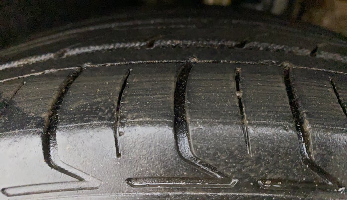 2019 Volkswagen Vento HIGHLINE DIESEL 1.5, Diesel, Manual, 70,355 km, Left Front Tyre Tread