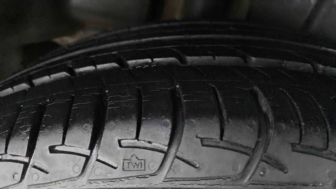 2017 Maruti Ciaz VXI PLUS, Petrol, Manual, 27,678 km, Right Rear Tyre Tread