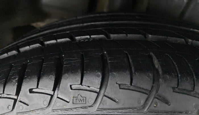2017 Maruti Ciaz VXI PLUS, Petrol, Manual, 27,678 km, Right Rear Tyre Tread