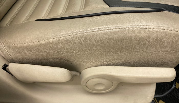 2017 Maruti Ciaz VXI PLUS, Petrol, Manual, 27,678 km, Driver Side Adjustment Panel