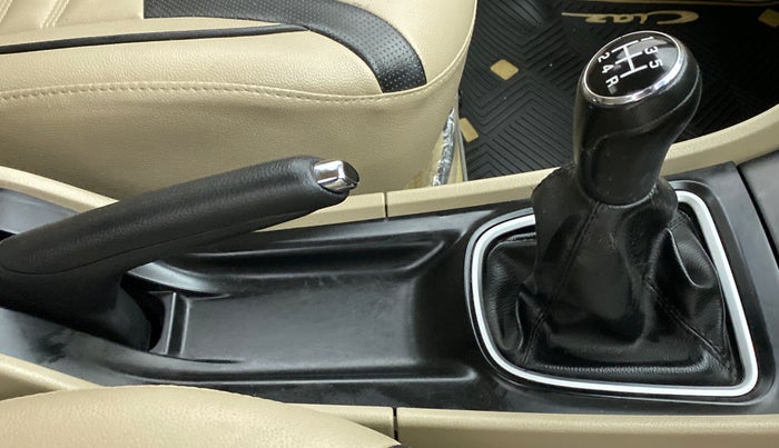 2017 Maruti Ciaz VXI PLUS, Petrol, Manual, 27,678 km, Gear Lever