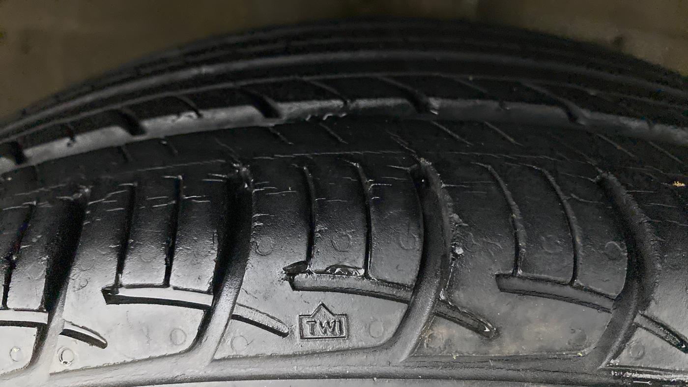 2017 Maruti Ciaz VXI PLUS, Petrol, Manual, 27,678 km, Right Front Tyre Tread
