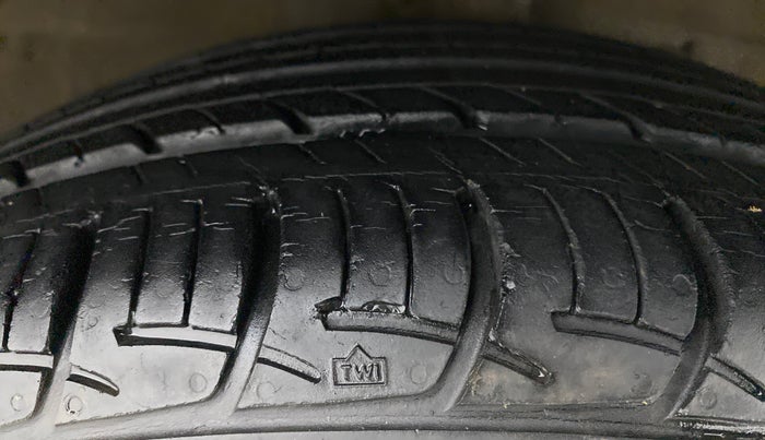 2017 Maruti Ciaz VXI PLUS, Petrol, Manual, 27,678 km, Right Front Tyre Tread