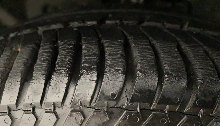 2014 Ford Ecosport TITANIUM 1.0L ECOBOOST, Petrol, Manual, 49,121 km, Left Front Tyre Tread