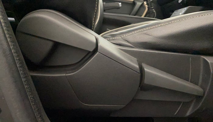 2022 Renault Kiger RXT (O) MT, Petrol, Manual, 27,994 km, Driver Side Adjustment Panel