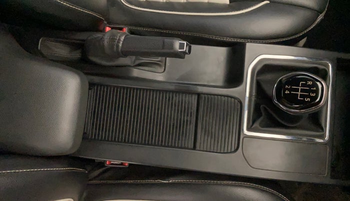 2022 Renault Kiger RXT (O) MT, Petrol, Manual, 27,994 km, Gear Lever