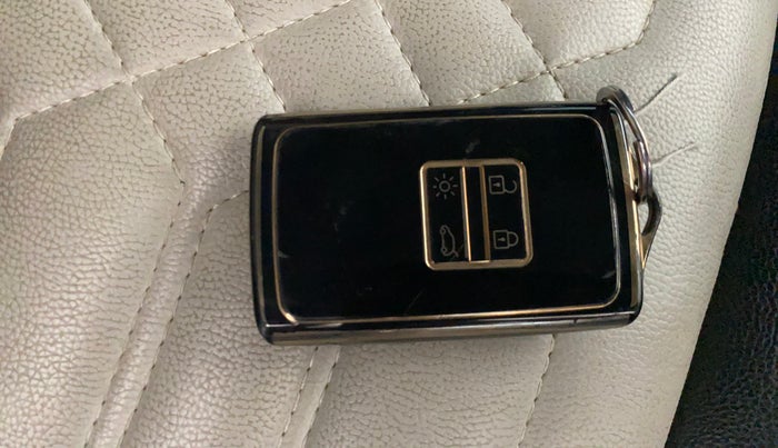 2022 Renault Kiger RXT (O) MT, Petrol, Manual, 27,994 km, Key Close Up