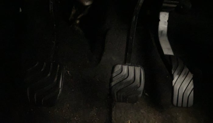 2022 Renault Kiger RXT (O) MT, Petrol, Manual, 27,994 km, Pedals