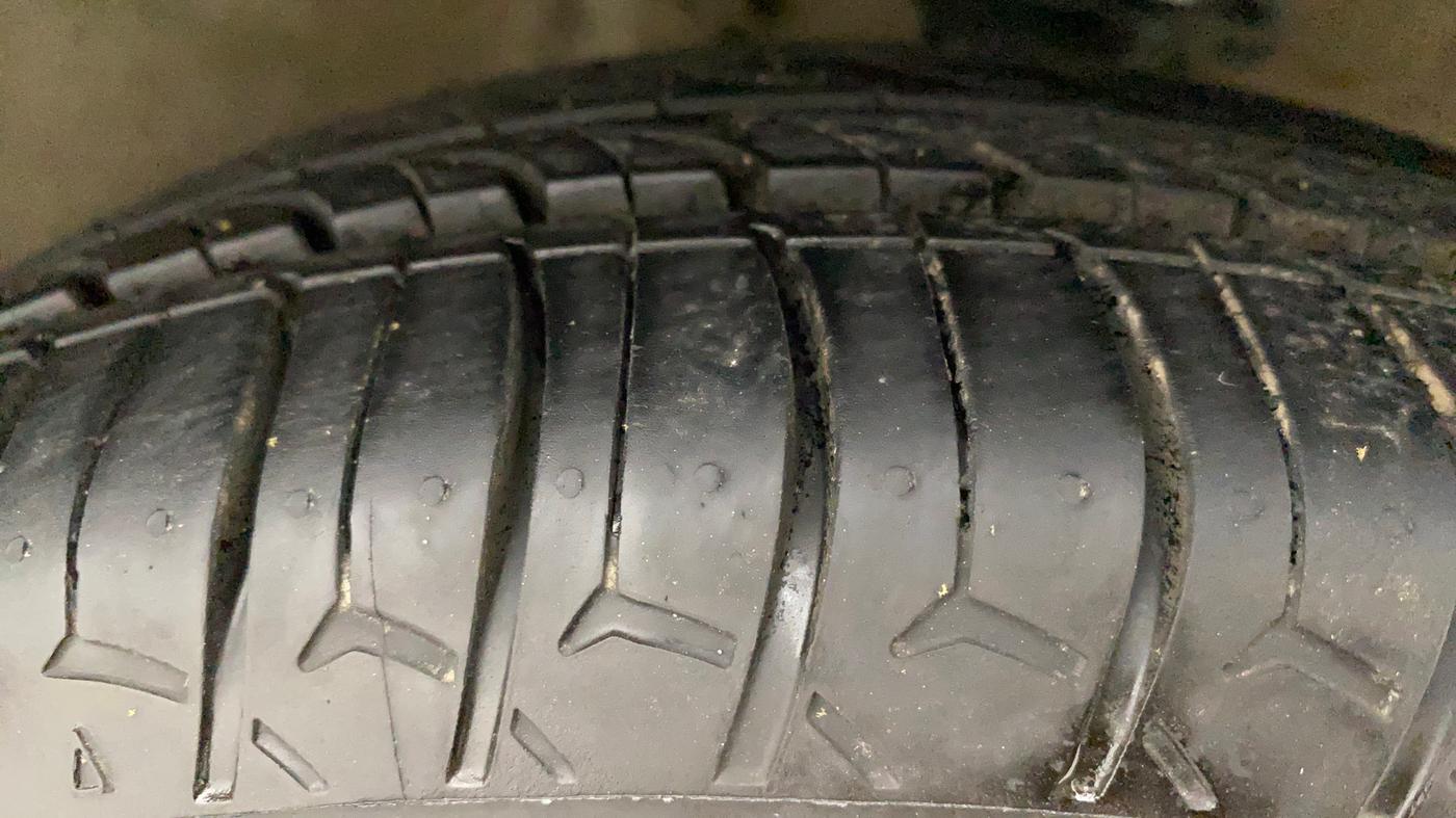 2012 Maruti Alto K10 VXI, Petrol, Manual, 91,594 km, Right Front Tyre Tread