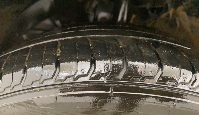 2021 Maruti Baleno ZETA PETROL 1.2, Petrol, Manual, 96,313 km, Left Front Tyre Tread