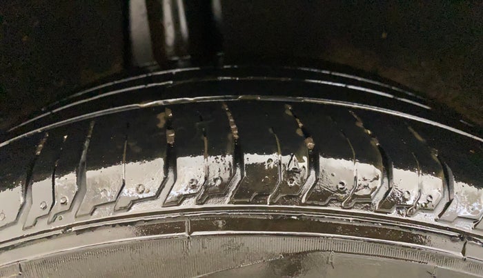 2021 Maruti Baleno ZETA PETROL 1.2, Petrol, Manual, 96,313 km, Right Rear Tyre Tread