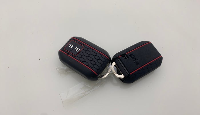 2021 Maruti Baleno ZETA PETROL 1.2, Petrol, Manual, 96,313 km, Key Close Up