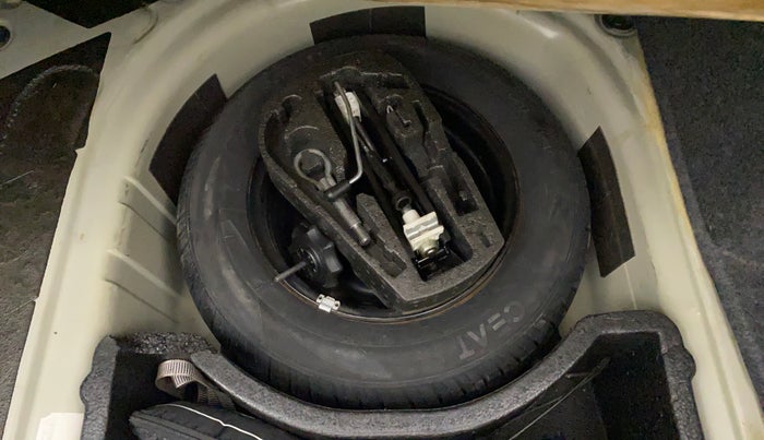 2014 Skoda Rapid 1.6 MPI AMBITION PLUS AT, Petrol, Automatic, 64,784 km, Spare Tyre