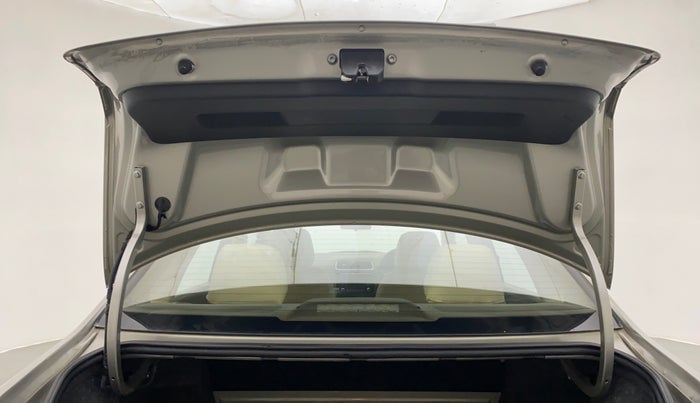 2014 Skoda Rapid 1.6 MPI AMBITION PLUS AT, Petrol, Automatic, 64,784 km, Boot Door Open