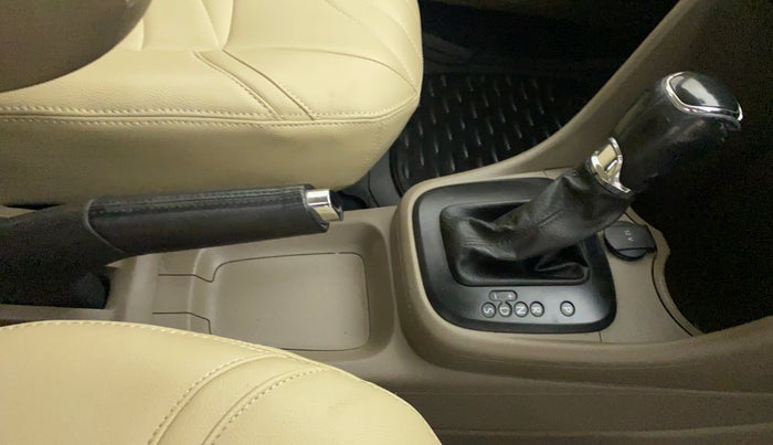 2014 Skoda Rapid 1.6 MPI AMBITION PLUS AT, Petrol, Automatic, 64,784 km, Gear Lever