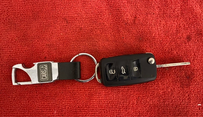 2014 Skoda Rapid 1.6 MPI AMBITION PLUS AT, Petrol, Automatic, 64,784 km, Key Close Up