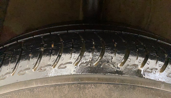 2018 Hyundai Grand i10 MAGNA 1.2 KAPPA VTVT, Petrol, Manual, 66,969 km, Right Rear Tyre Tread