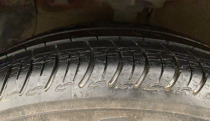 2018 Hyundai Grand i10 MAGNA 1.2 KAPPA VTVT, Petrol, Manual, 66,969 km, Left Front Tyre Tread