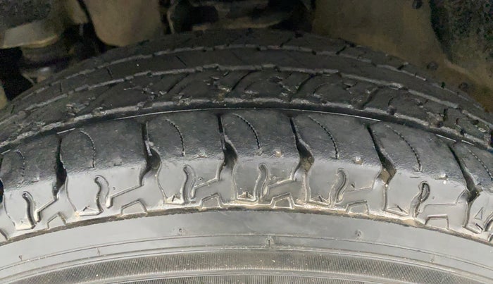 2019 Mahindra TUV300 T6+, Diesel, Manual, 21,665 km, Left Front Tyre Tread
