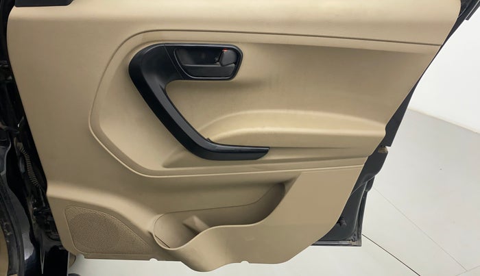 2019 Mahindra TUV300 T6+, Diesel, Manual, 21,665 km, Driver Side Door Panels Control