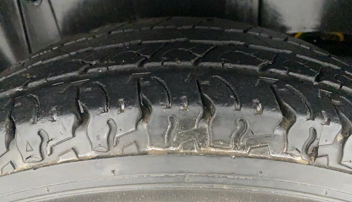 2019 Mahindra TUV300 T6+, Diesel, Manual, 21,665 km, Right Rear Tyre Tread