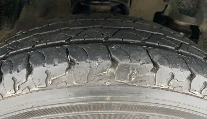 2019 Mahindra TUV300 T6+, Diesel, Manual, 21,665 km, Right Front Tyre Tread