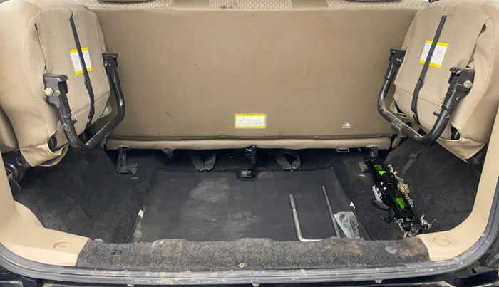 2019 Mahindra TUV300 T6+, Diesel, Manual, 21,665 km, Boot Inside